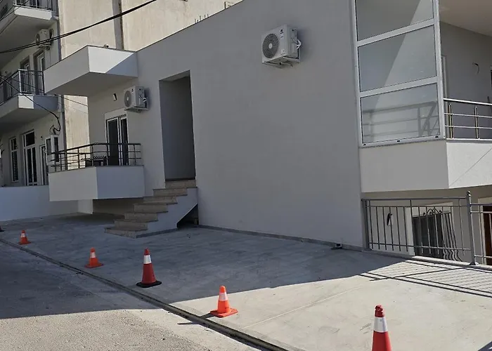 Hajdini & * Sarandë